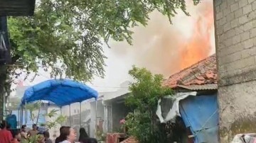 Rumah di Kalideres Jakbar Terbakar, 5 Unit Damkar Dikerahkan