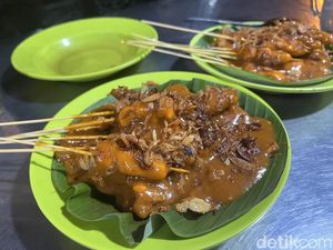 Nikmatnya Sate Rontok di Medan, Tawarkan Kuah Gurih Berempah-Tulang Melimpah