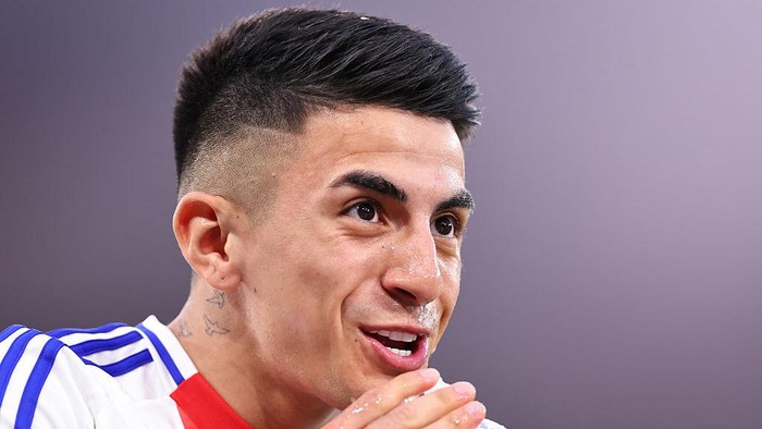 MANCHESTER, ENGLAND - APRIL 17: Thiago Almada of Olympique Lyonnais during the UEFA Europa League 2024/25 Quarter Final Second Leg match between Manchester United and Olympique Lyonnais at Old Trafford on April 17, 2025 in Manchester, England. (Photo by Robbie Jay Barratt - AMA/Getty Images)
