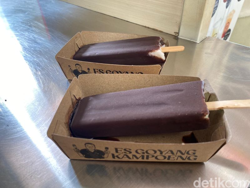 Es Goyang di Petak Enam