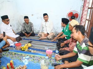 Guru Madin di Demak Viral Didenda Rp 25 Juta Dapat Donasi Motor-Umrah Guru Madin di Demak Viral Didenda Rp 25 Juta Dapat Donasi Motor-Umrah