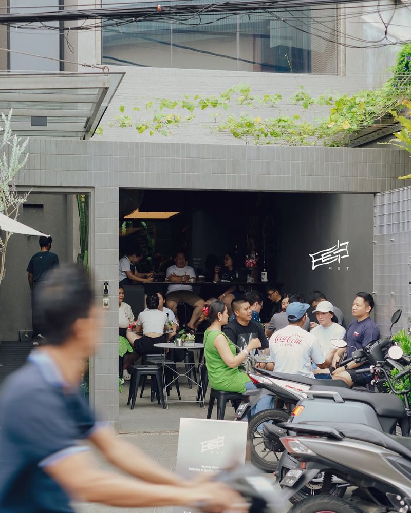 MET Glodok, tempat ngopi hidden gem di Glodok