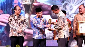 Walkot Tangerang Raih Penghargaan Tata Kelola Pemerintahan Terbaik FPRMI