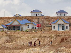 Warga Terdampak Proyek Rempang Tempati Rumah Baru di Tanjung Banun Warga Terdampak Proyek Rempang Tempati Rumah Baru di Tanjung Banun