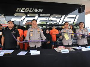 Pemuda di Bekasi Nongkrong Bawa Sajam, Ngacir Saat Didatangi Polisi Pemuda di Bekasi Nongkrong Bawa Sajam, Ngacir Saat Didatangi Polisi