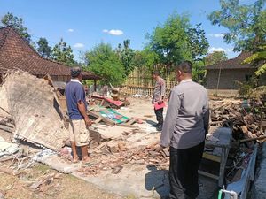 Seorang Nenek di Boyolali Luka-luka Tertimpa Rumahnya yang Roboh