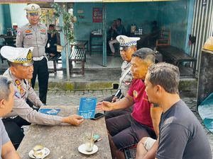 Satlantas Trenggalek Sosialisasi Tertib Lalin Bareng Ojol & Sopir MPU Satlantas Trenggalek Sosialisasi Tertib Lalin Bareng Ojol & Sopir MPU
