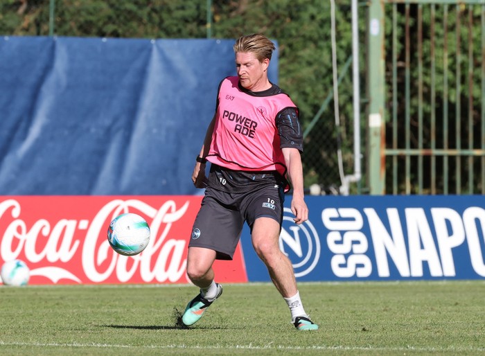 Soccer Football - Napoli Training - Stadio di Carciato, Dimaro, Italy - July 17, 2025 Napolis Kevin De Bruyne during training REUTERS/Ciro De Luca