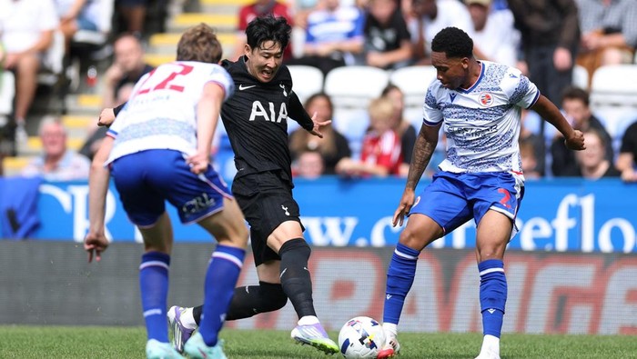 Soccer Football - Pre-Season Friendly - Reading v Tottenham Hotspur - Select Car Leasing Stadium, Reading, Britain - July 19, 2025 Tottenham Hotspurs Son Heung-Min in action with Readings Kelvin Abrefa Action Images via Reuters/John Sibley