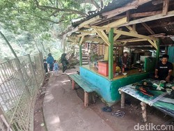 Nafas Pedagang Kecil di Tengah Rimbunnya Tahura Djuanda