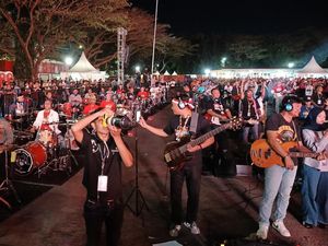 1.308 Musisi di Lampung Pecahkan Rekor MURI Penampilan Band Terbanyak 1.308 Musisi di Lampung Pecahkan Rekor MURI Penampilan Band Terbanyak