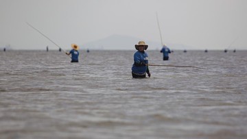 Basah-basahan Seru, Ratusan Peserta Ramaikan Festival Mancing Ngarong di Batam