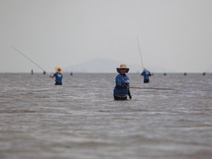 Basah-basahan Seru, Ratusan Peserta Ramaikan Festival Mancing Ngarong di Batam
