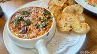 Spesial! Escargot hingga Ayam Panggang ala Prancis di Cru Bistro