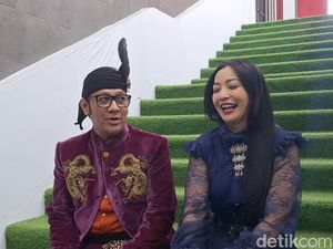 Hesti Purwadinata-Andre Taulany Jadi Orang Sakti di Comic 8: Tumbal Sulam Hesti Purwadinata-Andre Taulany Jadi Orang Sakti di Comic 8: Tumbal Sulam