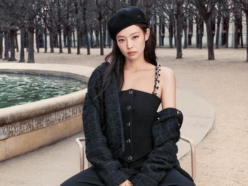 7 Gaya Jennie BLACKPINK ala Film Romcom 90an dalam Balutan Chanel