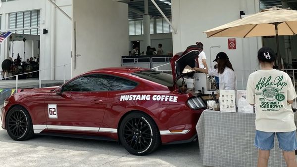 Ketika Mobil Alphard hingga Mustang Dipakai Jualan Makanan, Begini Potretnya