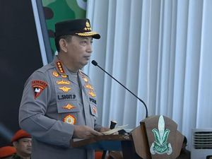 Kapolri Pimpin Pelantikan Irwasum Polri dan Sertijab 7 Kapolda Kapolri Pimpin Pelantikan Irwasum Polri dan Sertijab 7 Kapolda