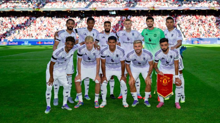 Manchester United melawan Leeds United dalam laga uji coba di Friends Arena, Sabtu (19/7/2025) malam WIB. Duel tuntas dengan skor 0-0.