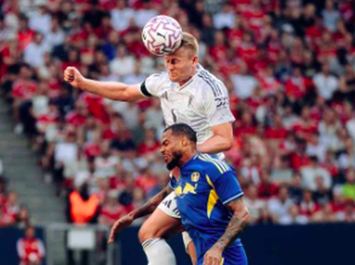 Manchester United melawan Leeds United dalam laga uji coba di Friends Arena, Sabtu (19/7/2025) malam WIB. Duel tuntas dengan skor 0-0.