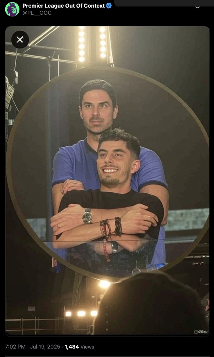 Meme Pemain Bola ala CEO yang kepergok di Konser Coldplay