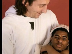 Meme Rashford ditimang Lionel Messi, legenda Barca. Foto: dok. Internet/X (Twitter)