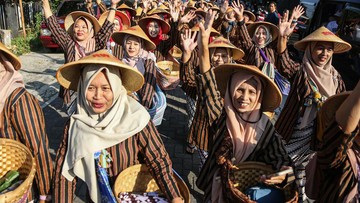 Meriah, Kirab Budaya Sunan Kuning Ramaikan Semarang