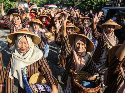 Meriah, Kirab Budaya Sunan Kuning Ramaikan Semarang