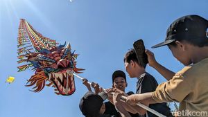 Meriahnya Festival Layang-layang di Pantai Dlodo Tulungagung