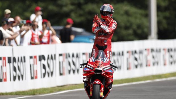 MotoGP - Czech Republic Grand Prix - Masaryk Circuit, Brno, Czech Republic - July 20, 2025 Ducati Lenovo Team's Marc Marquez celebrates after winning the MotoGP race REUTERS/David W Cerny