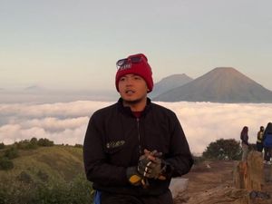 Inspiratif! Hikmat Pendaki Difabel Tanpa Kaki Taklukkan Puncak Prau Inspiratif! Hikmat Pendaki Difabel Tanpa Kaki Taklukkan Puncak Prau