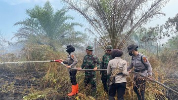 Karhutla di Dumai Memasuki Hari Kedua, Polri dan TNI Maksimalkan Pemadaman