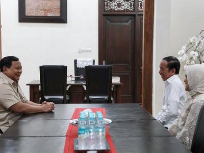 Potret Pertemuan Prabowo dan Jokowi di Solo Sebelum Kongres PSI