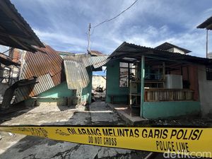 Puluhan Rumah di Medan Terbakar, 4 Warga Terluka Puluhan Rumah di Medan Terbakar, 4 Warga Terluka