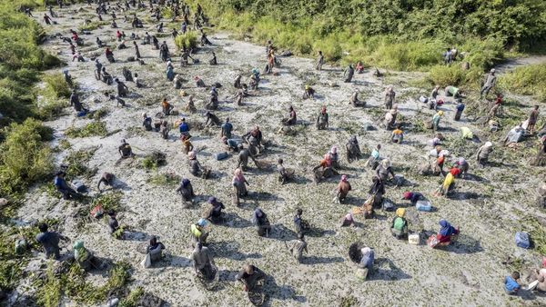 Ratusan Warga Meriahkan Tradisi Bekarang di Muaro Jambi