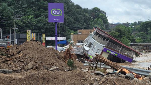 Korsel Diterjang Hujan Deras, Banjir Rendam Permukiman dan Toko