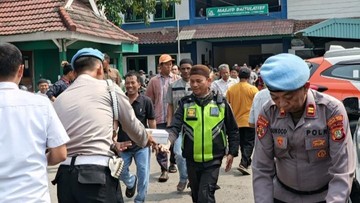 Sipropam Polres Priok Gelar Jumat Berkah, Bagikan 150 Nasi Kotak