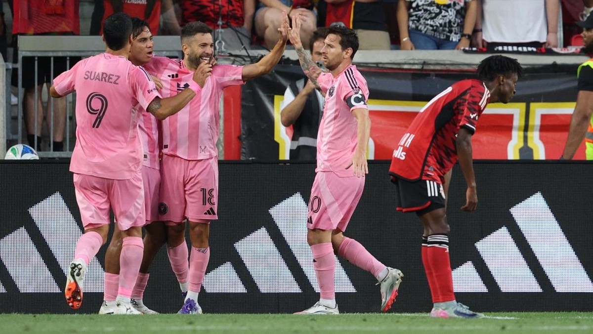 Lionel Messi memimpin Inter Miami menggasak tuan rumah New York Red Bulls 5-1. (Foto: IMAGN IMAGES via Reuters Connect/Vincent Carchietta)