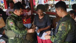 TNI Gelar Baksos di Pelosok Papua, Warga Sambut dengan Haru dan Antusias