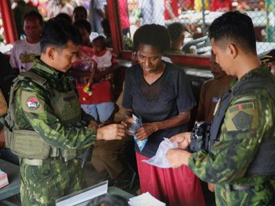 TNI Gelar Baksos di Pelosok Papua, Warga Sambut dengan Haru dan Antusias
