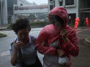Video Timelapse Topan Wipha: Badai dari Hong Kong Sampai Vietnam Video Timelapse Topan Wipha: Badai dari Hong Kong Sampai Vietnam