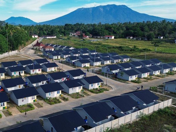 Warga Korban Lahar Dingin Tanah Datar Tempati Rumah Relokasi Baru