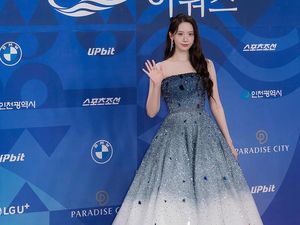 Adu Gaya Aktris di Blue Dragon Series Awards, Yoona Ganti Kostum 3 Kali Adu Gaya Aktris di Blue Dragon Series Awards, Yoona Ganti Kostum 3 Kali