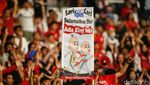 Aksi Suporter Indonesia Merahkan GBK dengan Beragam Poster