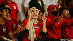 Video: GBK Memerah di Laga Indonesia Vs Thailand, Suporter Pede Garuda Menang