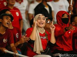 Video: GBK Memerah di Laga Indonesia Vs Thailand, Suporter Pede Garuda Menang