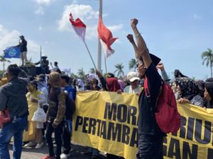 Kantor Gubernur Babel di Demo Nelayan Minta Izin Tambang Laut Beriga Dicabut Kantor Gubernur Babel di Demo Nelayan Minta Izin Tambang Laut Beriga Dicabut