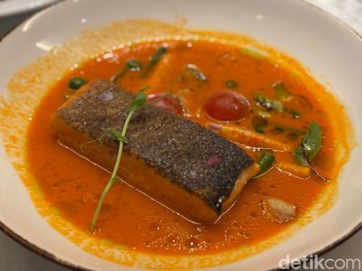 Sedapnya Salmon Red Curry hingga Barramundi di Restoran Elegan Ini