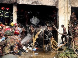 Jet Angkatan Udara Hantam Sekolah Tewaskan 32 Orang, Pelajar Dhaka Demo