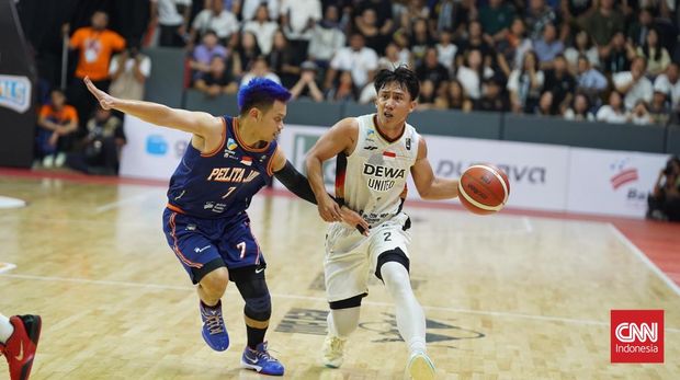 Dewa United berhasil jadi juara IBL 2025 usai menang atas Pelita Jaya. (CNN Indonesia/Tsaltsabillah K. Rahmadhani)